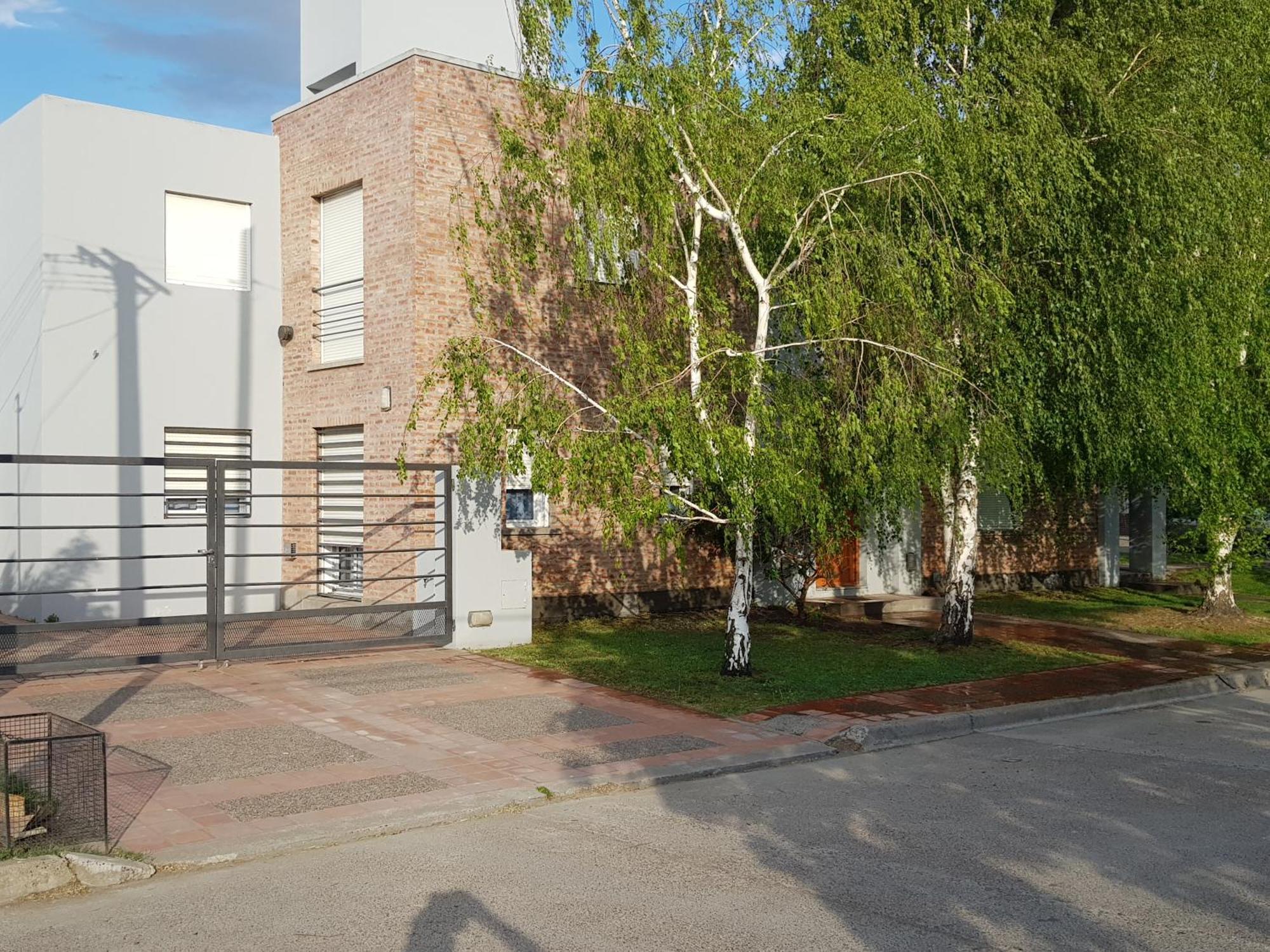 Departamentos Alsina 1 Apartment Виедма Екстериор снимка